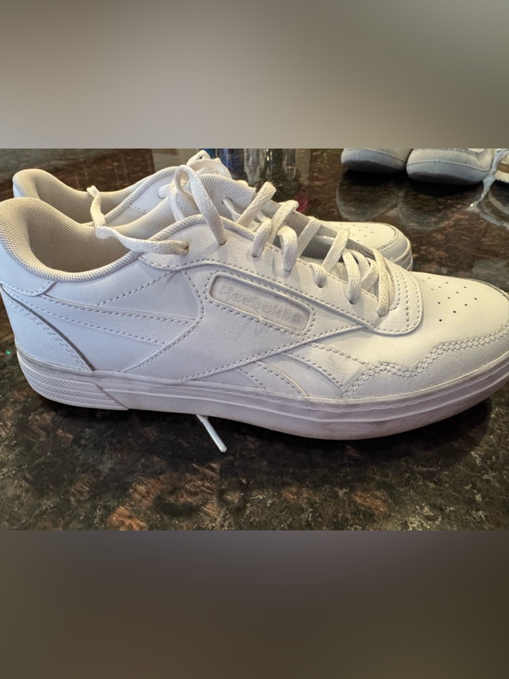 Classic Reebok All-White Leather Sneakers sz 8